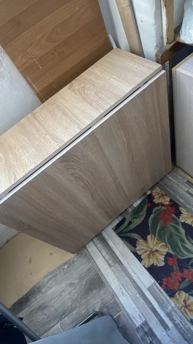 Столик, 2 жағыда созылып койылады,сапасы жаксы