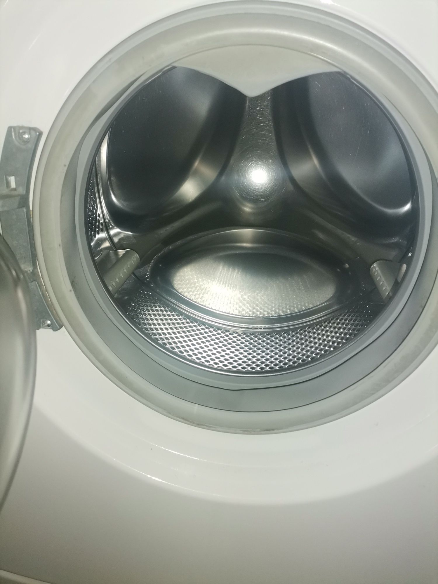 Mașina de spălat rufe whirlpool 6kg clasa A perfect funcțională nouă p