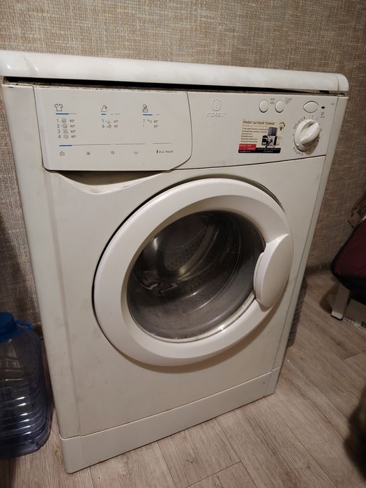 Продам б/у стиральную машину