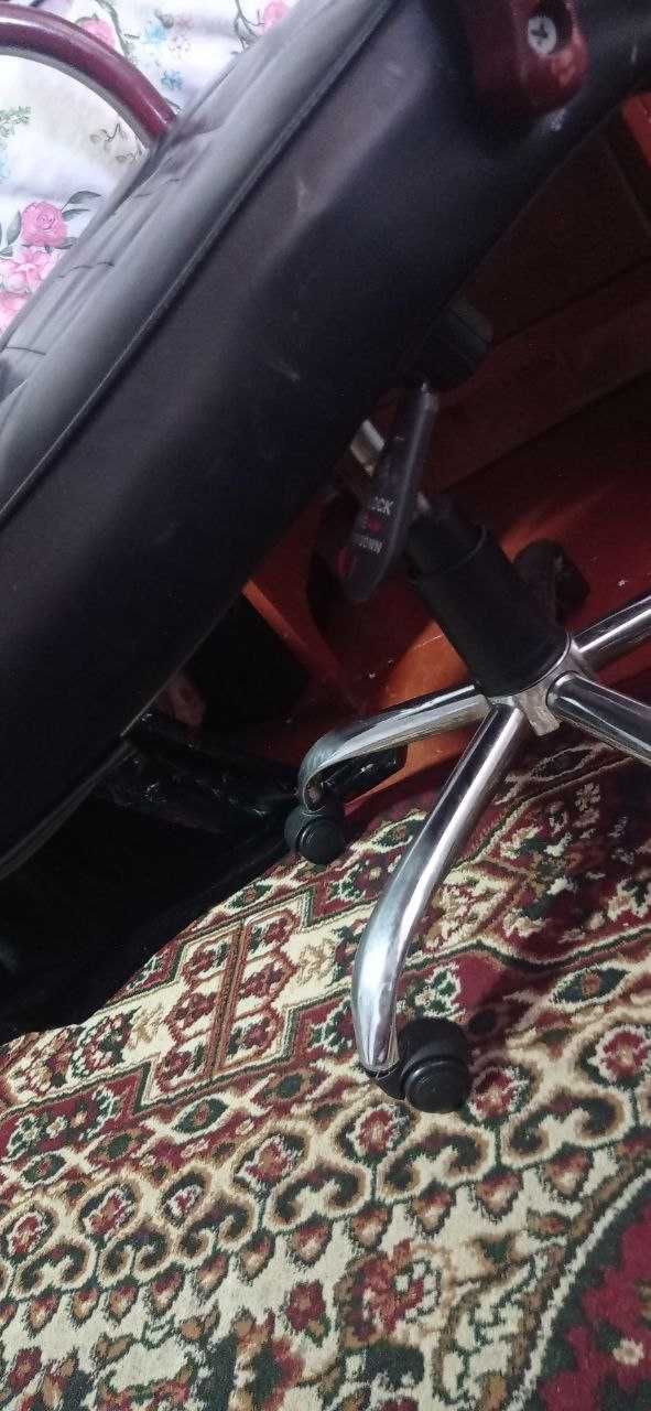 ofis ish uchun yumshoq kreslo sotiladi