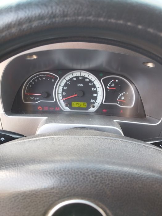 Nexia 2 1.6 sotiladi