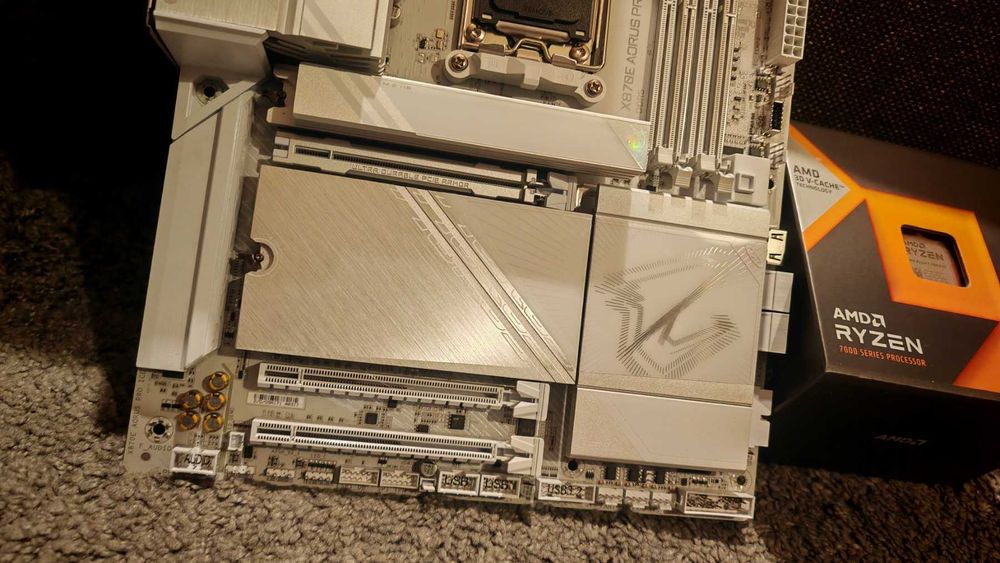 GIGABYTE X870E AORUS PRO ICE + НОВ ! AMD Ryzen 7 7800X3D 96MB/120W/AM5