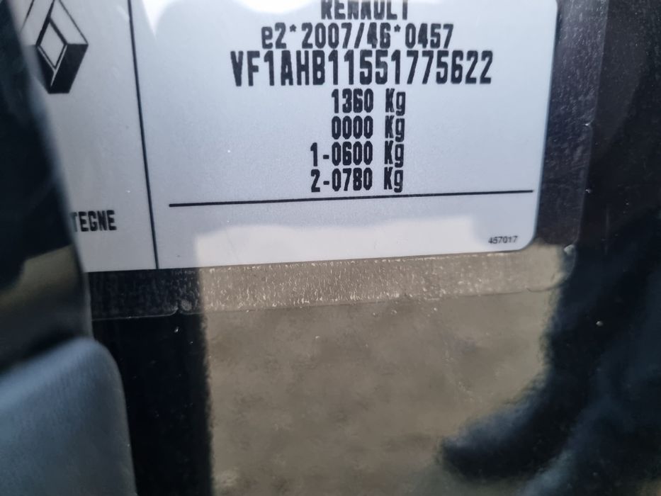 Renault Twingo - 2015 -klima - 4 usi - benzina 998 cm3  = 70cp