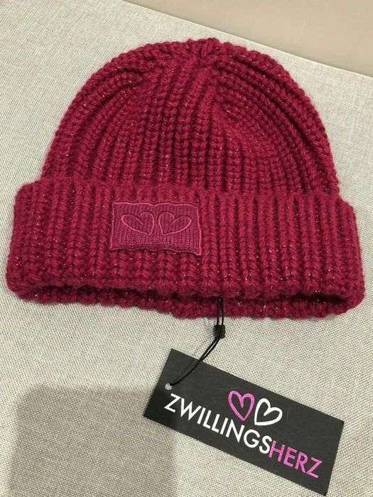 Caciula dama din lana ...cu inimioare !