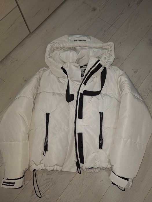 Дамско зимно бяло яке.