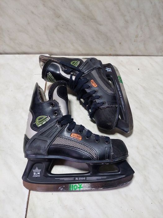 Patine 1107 hochei hockey CCM marime 36-37 ( 23,6 cm)