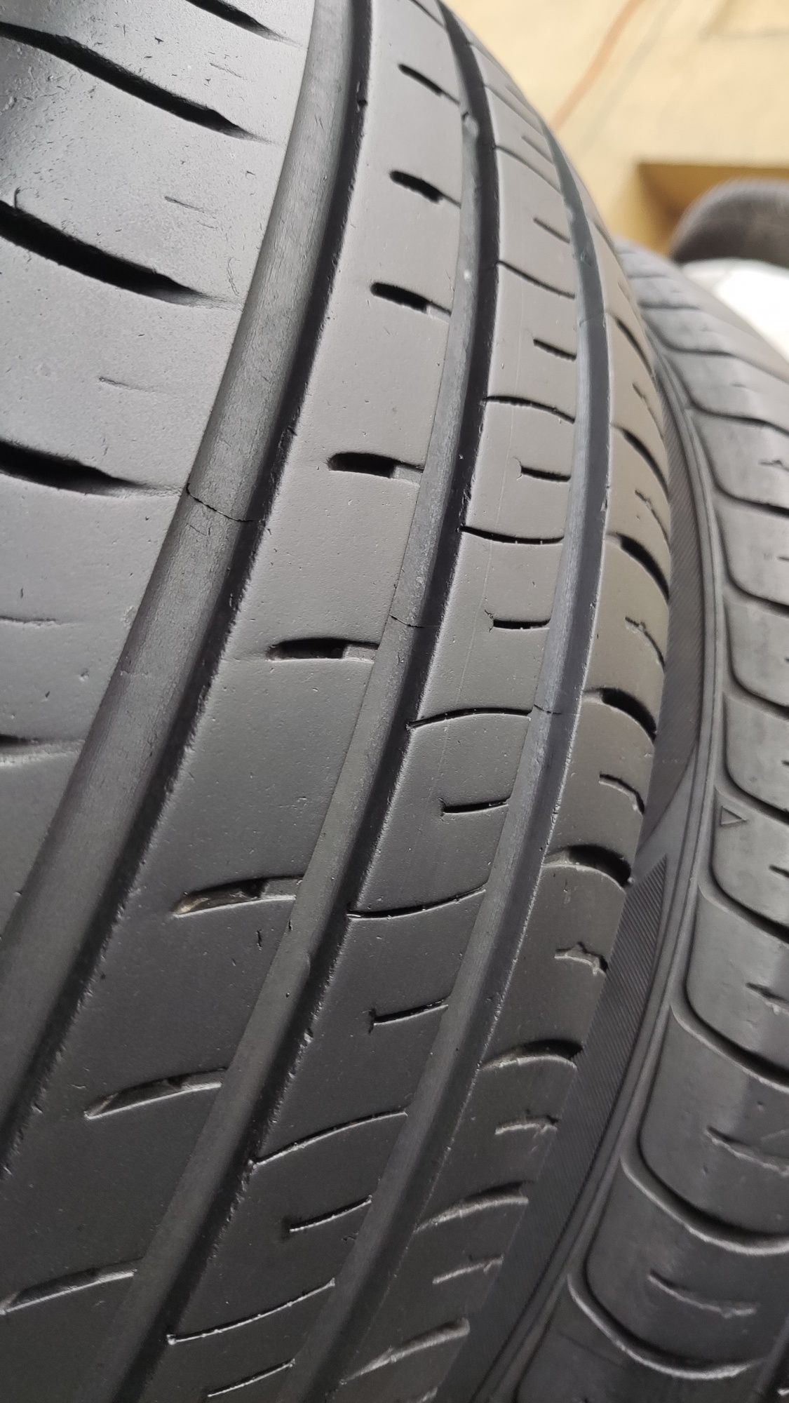 летни гуми гуми 185/65/15 Kumho EcoWing ES01
дотове 18та и 19 година
6