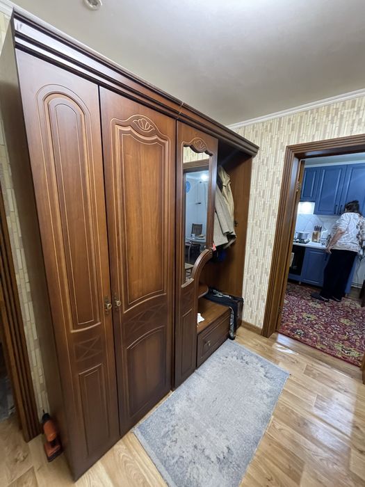 Продадим прихожую