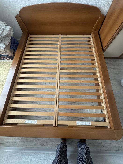 Продам деревянную кровать Югославия