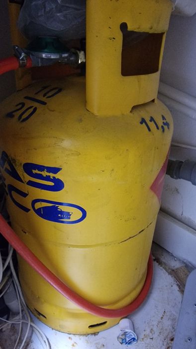 Butelie cu guler, incarcata