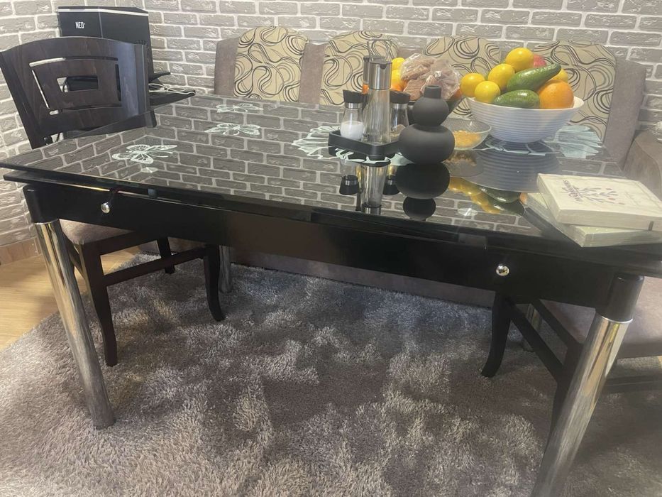 Кухнеска стъклена маса