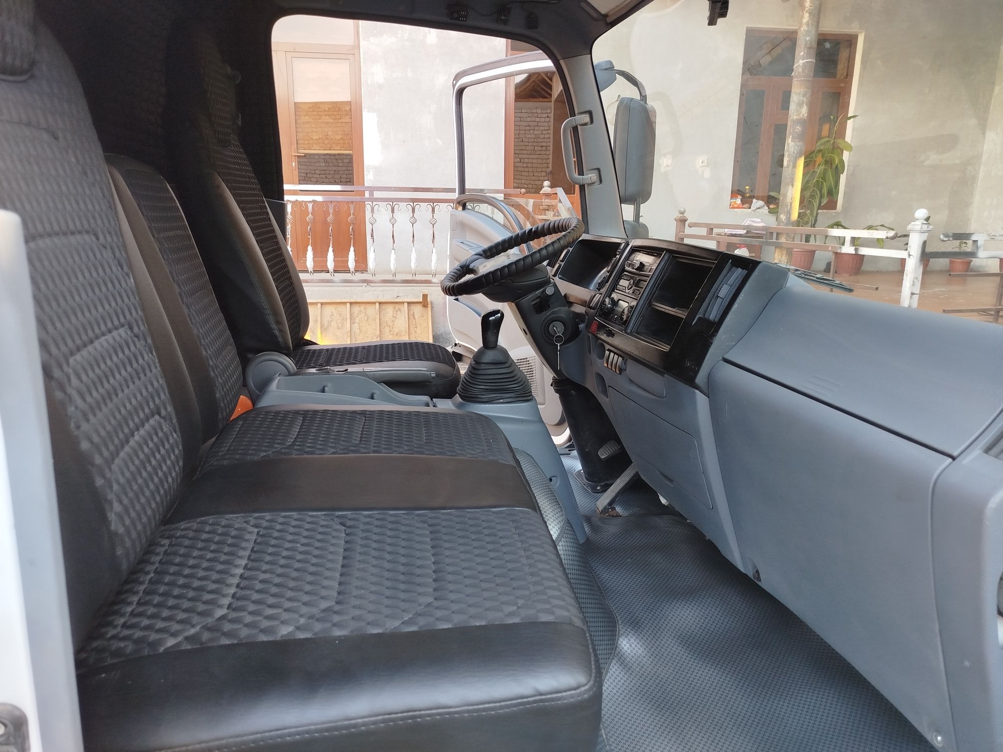 Isuzu avtobusdan yasalgan 2009 yil