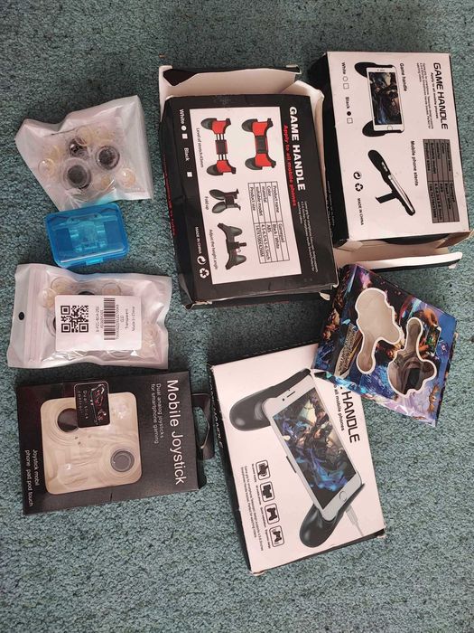 Vand/Schimb Lot accesorii gaming mobil (triggers,joysticks,gamepads)