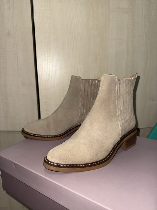 Замшевые  бежевые ботинки Derimod (Турция), размер 37