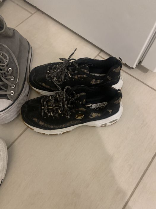 Vând , teneși Converse