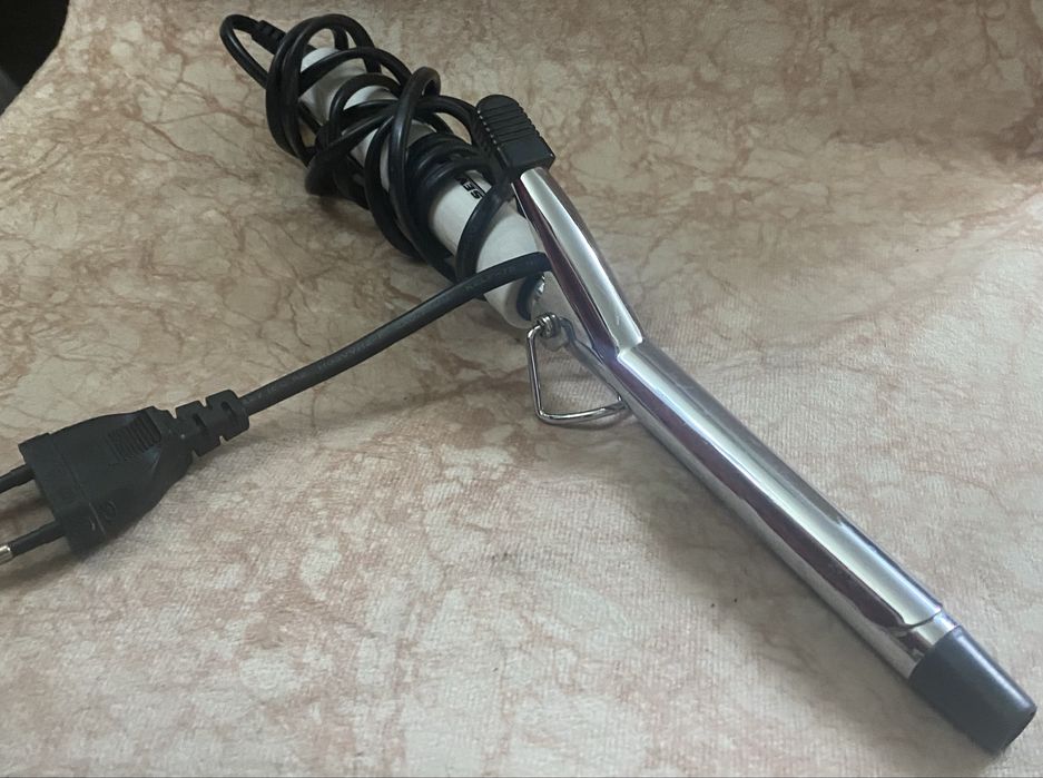 Плойка электрическая  для волос . Новая без коробки,хорошо нагревается