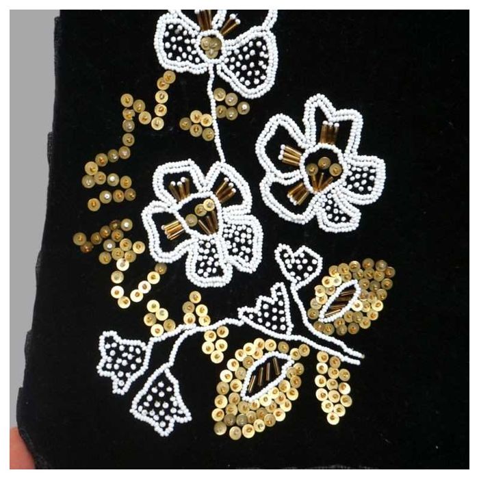 Zadie veche din Banat , catrinta cu margele si paiete metalice vechi