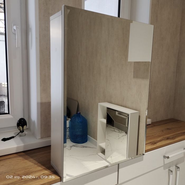 Зеркальный шкафчик новый шириной 40 см