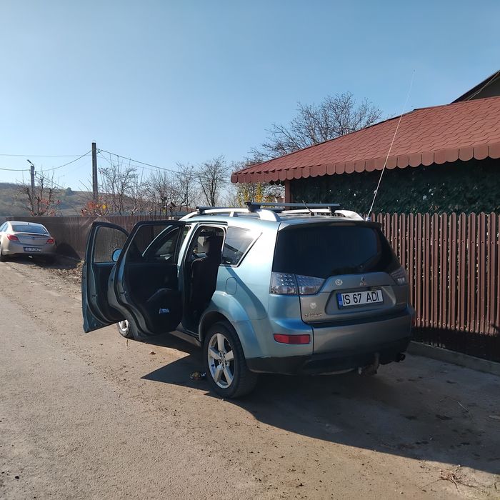 Vand sau schimb tot cu suv Mitsubishi othlande motor 2.0 140 cp