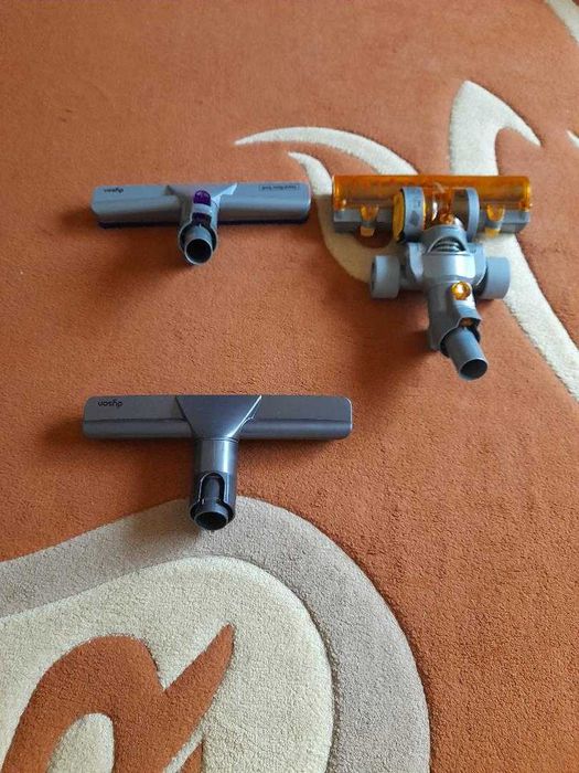 De vanzare diferite perii  pt. Dyson seria DC 08