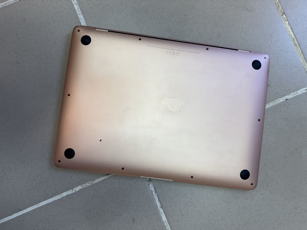 Лаптоп Apple MacBook Air 2019 - заключен с iCloud, за части