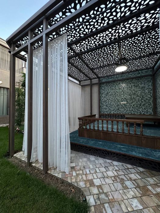 Евродом 8 соток , на две улицы