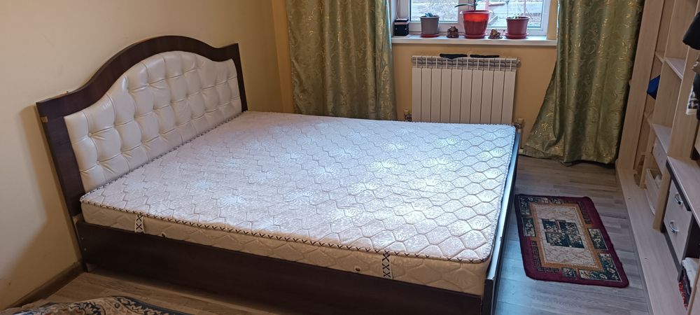 Продам двухспальную кровать .