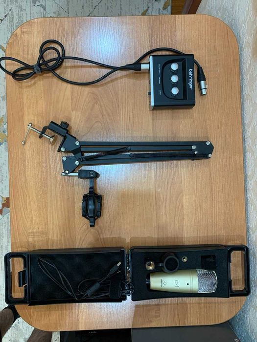 Комплект Микрофон Behringer C-1 + аудиоинтерфейс UM2 + стойка + XLR