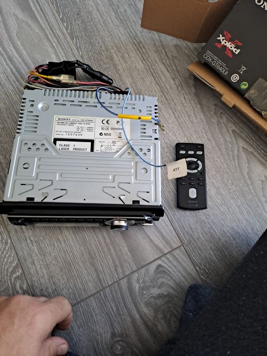 Vând casetofon auto sony