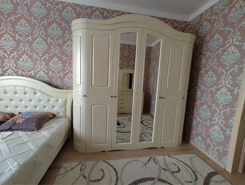 Продам спальный гарнитур