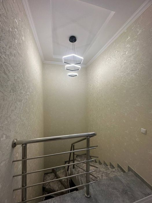 Ховли сотилади. Хаммаси шароити бор. Газ свет сув вайфай.