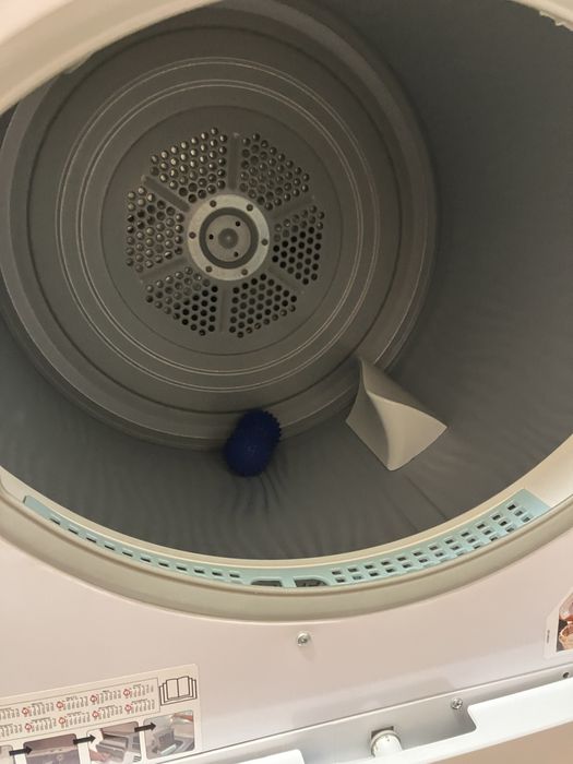 Продавам работеща сушилня Indesid