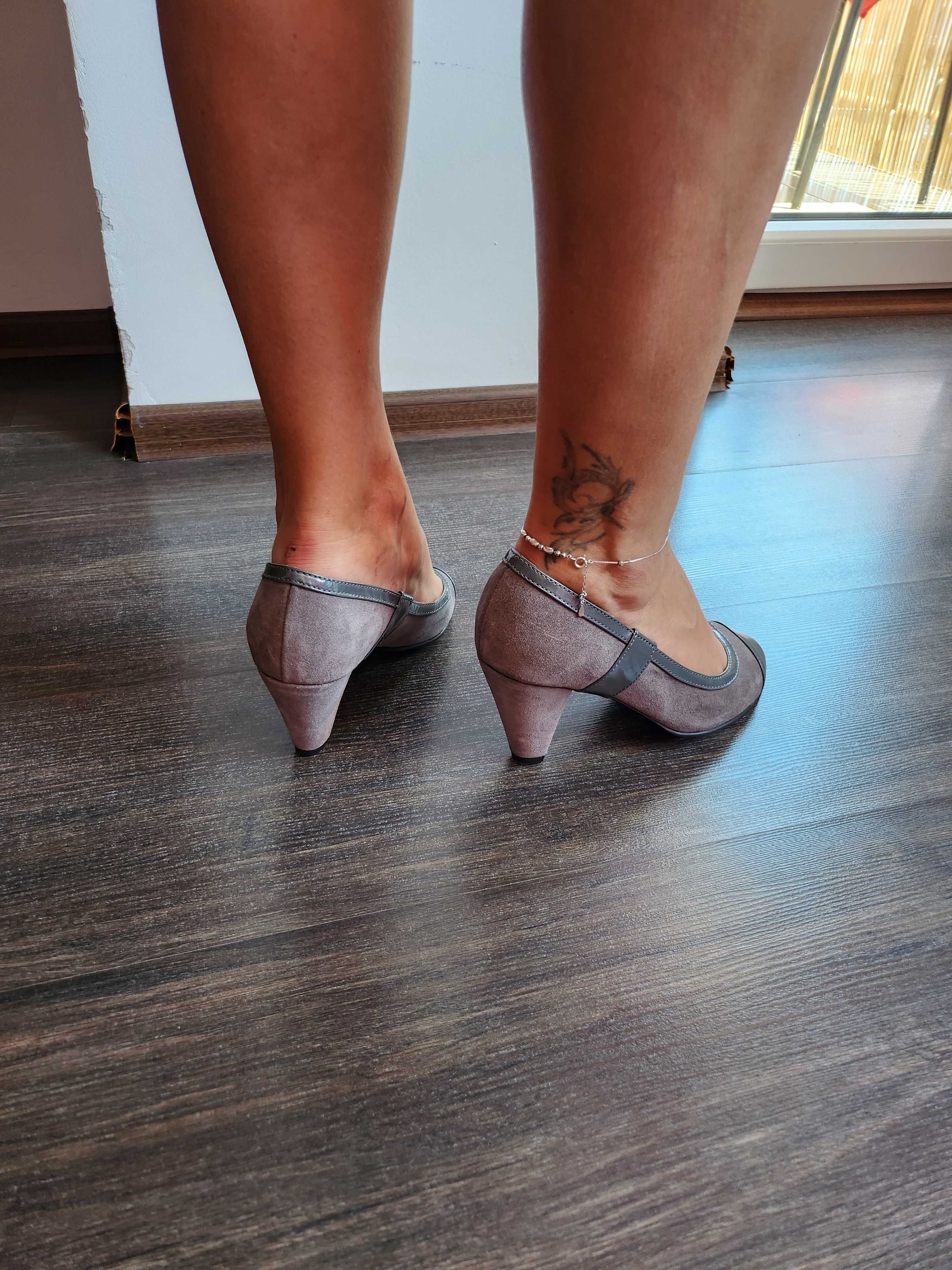 Pantofi mov cu toc 35