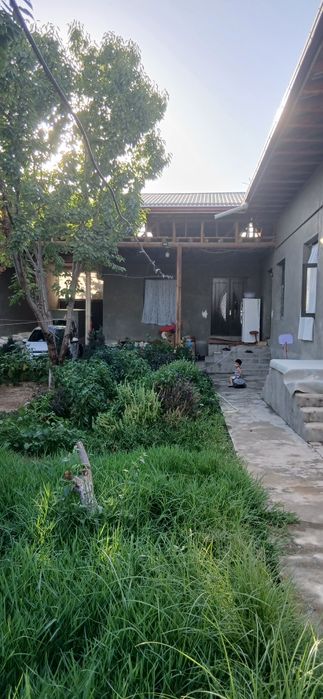 Uy sotiladi 6 sotix 5 xonna