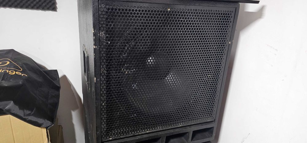 Vand 2 basi de 18 cu dif B&C