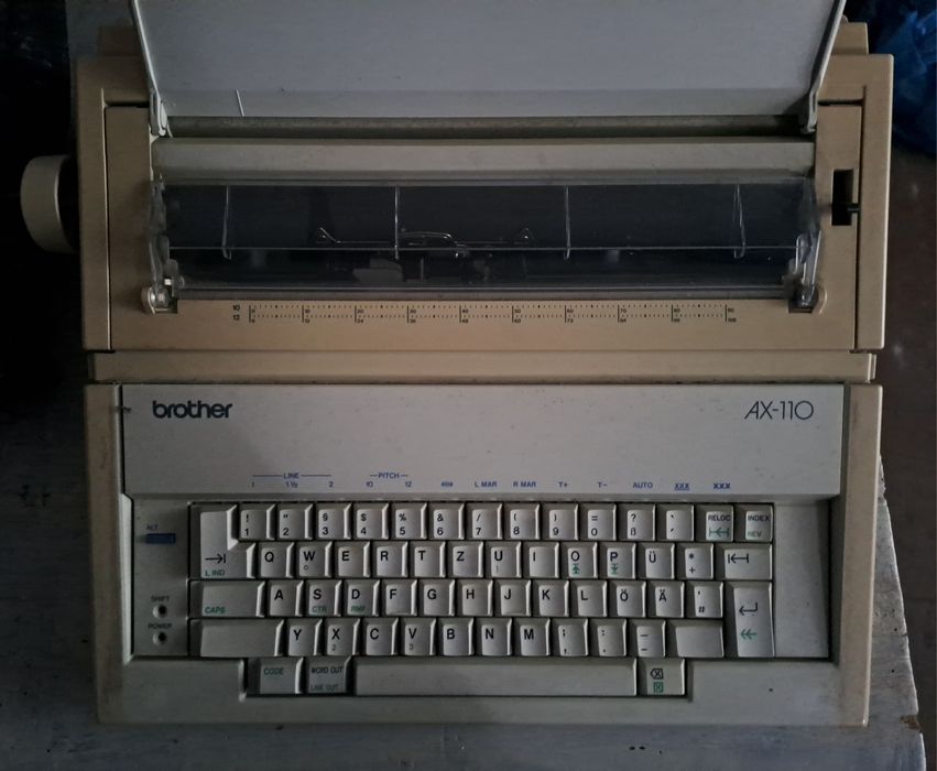 Masina de scris electrica Brother AX-110 defecta