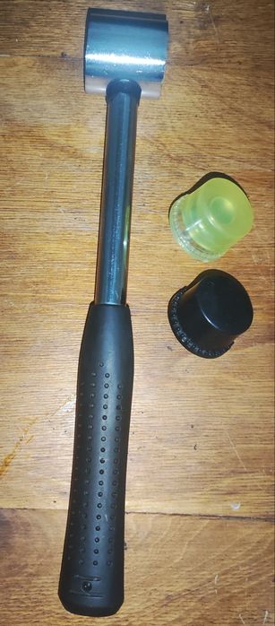 Молоток с резиновыми накладками. Киянка.