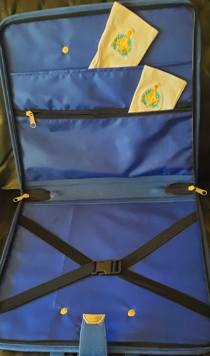 Pachet masonic M.V. : Sort, colan, geanta, manusi, bijuterie