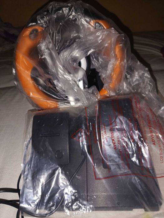 Vând volan gaming in stare foarte buna de funcționare