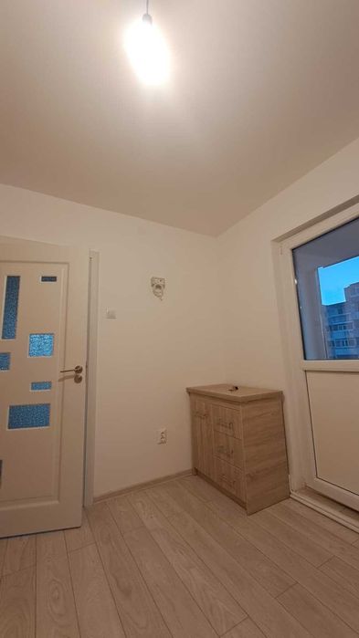 Închiriez apartament 4 came