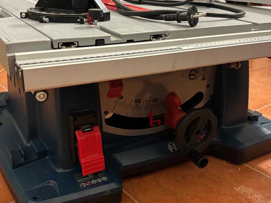 Fierăstrău circular de masă Bosch Professional GTS 10 XC