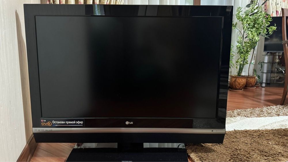Телевизор LG в хорошем состоянии