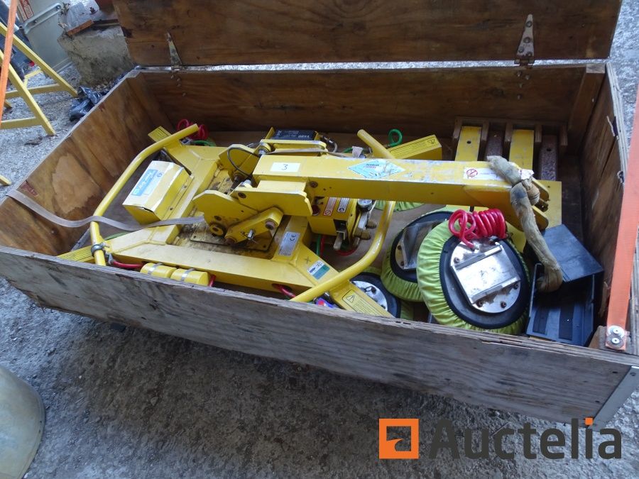 Închiriez utilaje manipulare sticla ventuze