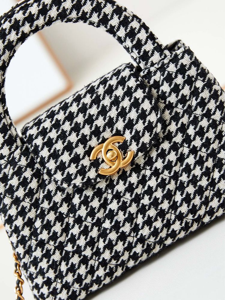 Geanta Chanel 19 cm