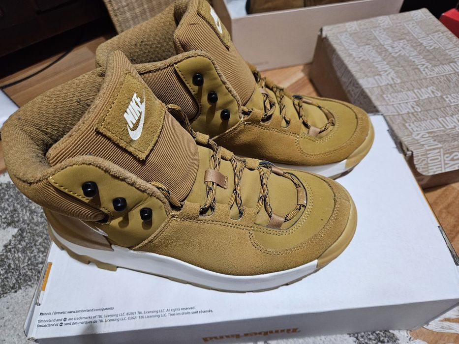 Vand ghete Nike 38.5