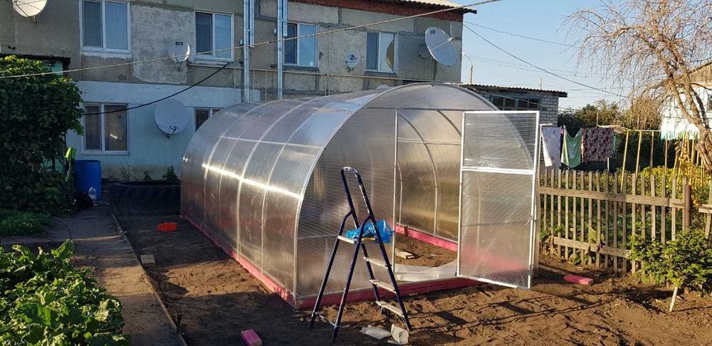 теплица дачная с поликарбонатом