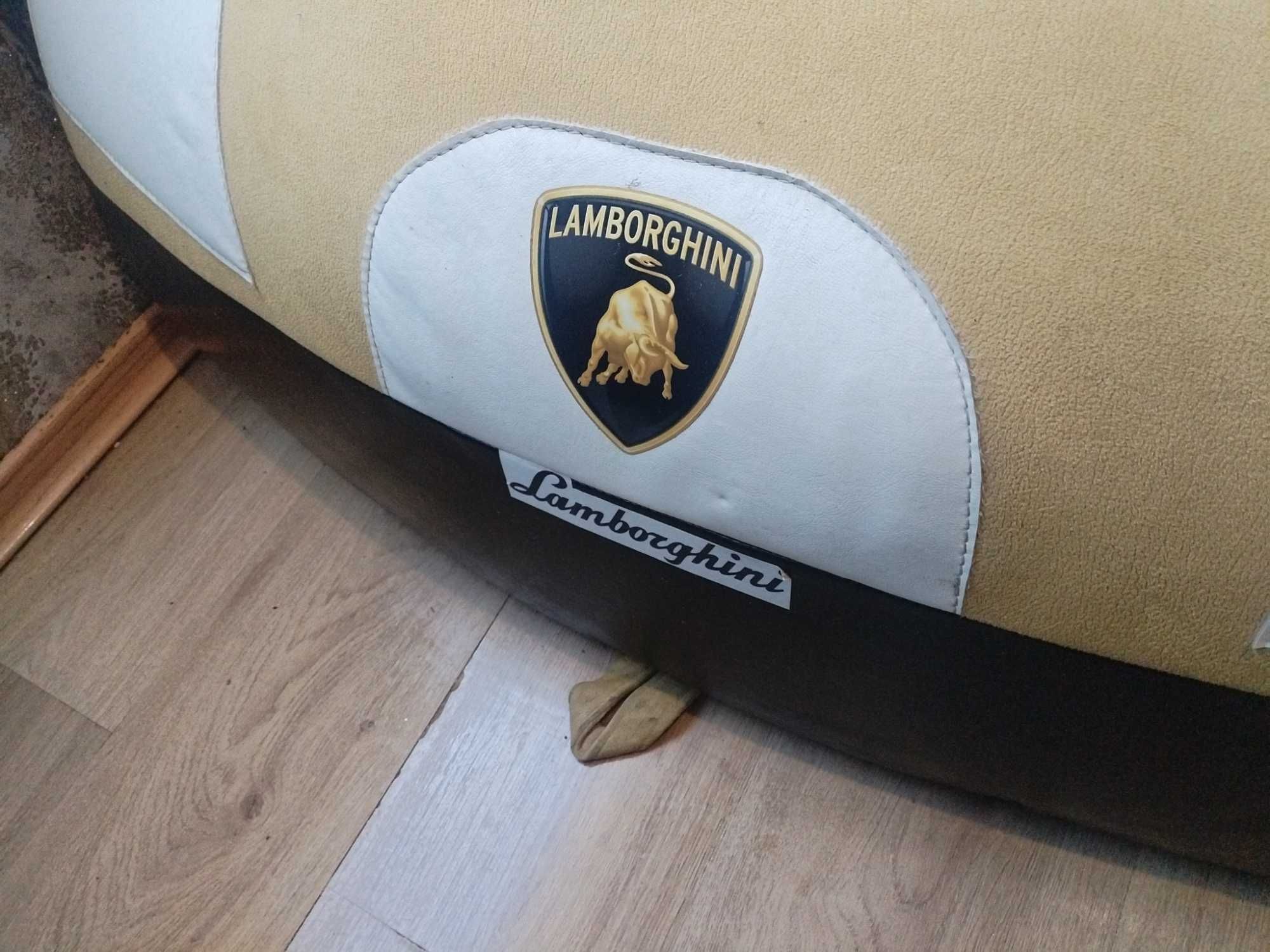 Продава се диван Lamborghini (Ламборгини)