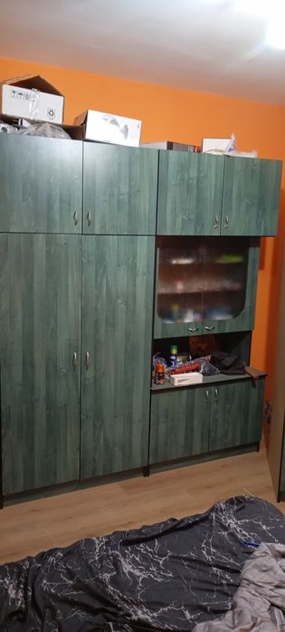Гардероб със витрина само за град Русе лично предаване