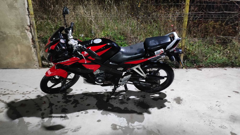 Vând Honda CBR 125R
