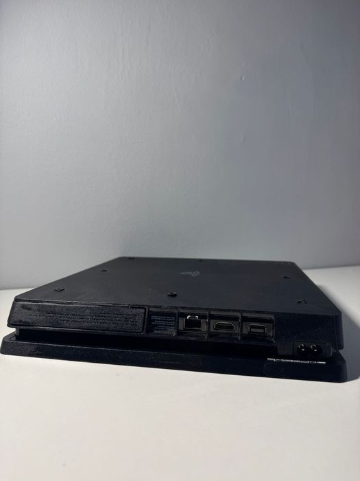 Playstation 4 slim